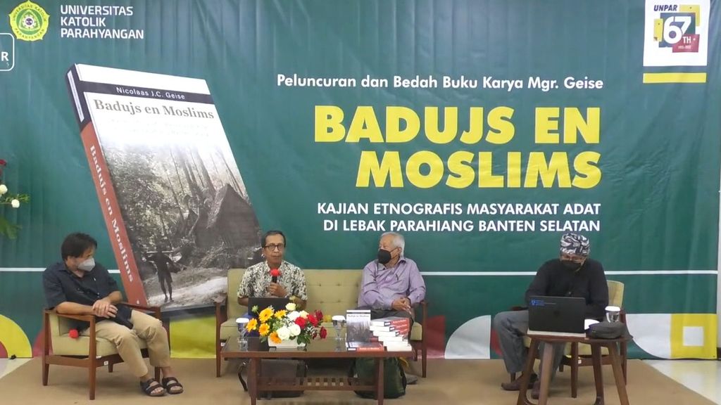 Tangkapan layar Youtube Unpar Official yang menyiarkan peluncuran dan bedah buku <i>Badujs en Moslims-Kajian Etnografis Masyarakat Adat di Lebak Parahiang, Banten Selatan</i> karya Mgr Nicolaas Johannes Cornelis Geise, Selasa (15/2/2022).