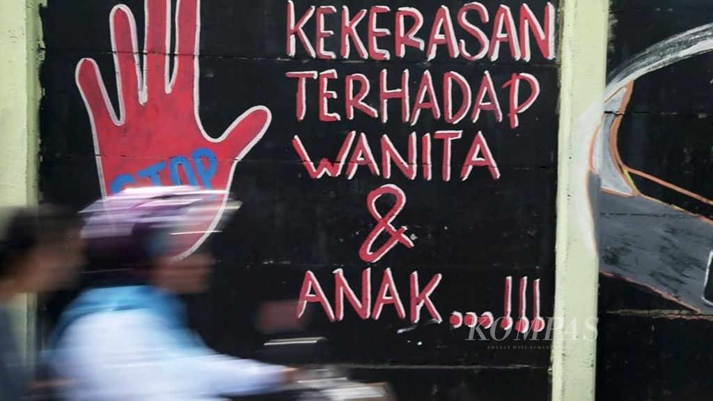 Kampanye anti kekerasan terhadap ibu dan anak terus disuarakan masyarakat, salah satunya melalui media mural seperti terlihat di kawasan Gandaria, Jakarta, Selasa (5/3/2019). Berdasarkan data Komisi Nasional Antikekerasan terhadap Perempuan 2017, kasus kekerasan terhadap perempuan masih tinggi. Ada 5.167 kasus kekerasan terhadap istri, kekerasan pacaran (1.873 kasus), kekerasan pada anak perempuan (2.227 kasus). Sementara itu, Berdasarkan data Komnas Perlindungan Anak pada tahun 2017 tercatat 2.373 pengaduan kekerasan pada anak yang sebagian besar kejahatan seksual.