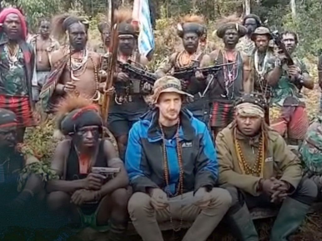 Pilot Susi Air, Philip Mark Mehrtens, yang disandera kelompok kriminal bersenjata pimpinan Egianus Kogoya di wilayah Kabupaten Nduga, Papua Pegunungan, sejak 7 Februari 2023.
