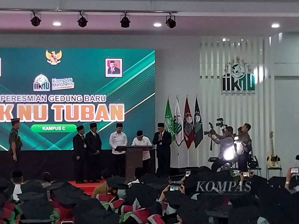 Wakil Presiden Maruf Amin pada acara pembekalan Wisuda III dan Peresmian Gedung Baru Kampus C Institut Ilmu Kesehatan Nahdlatul Ulama (IIKNU) Tuban, di Tuban, Provinsi Jawa Timur, Kamis (10/8/2023).