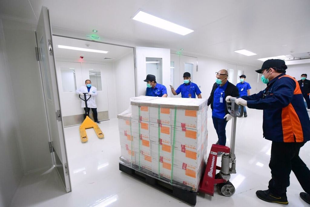 The Sinovac vaccine is placed in a storage facility with a temperature of 2-8 degrees Celcius at PT Bio Farma in Bandung, until the National Food and Drug Monitoring Agency (BPOM) ensures the vaccine's safety and effectiveness.