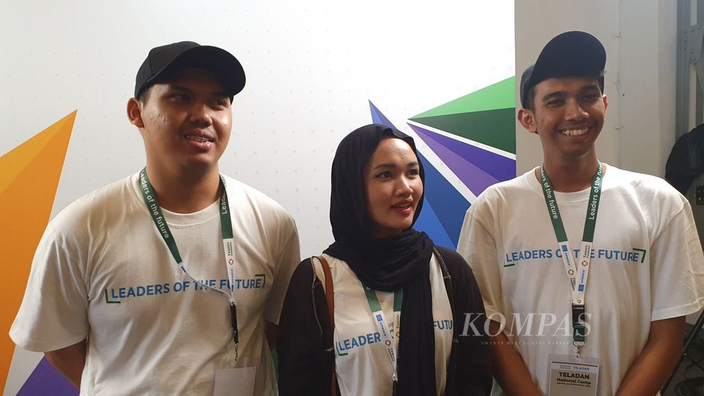 Tim peneliti mahasiswa dari Universitas Gadjah Mada (UGM), Fallah, Neira, dan Dani, saat ditemui di Knowledge Summit yang diselenggarakan Tanoto Foundation dan UNESCO di Pos Bloc, Jakarta, Selasa (14/11/2023).