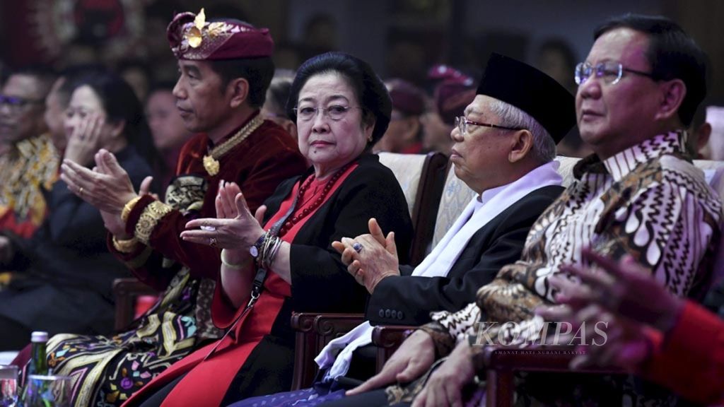 Presiden Joko Widodo, Ketua Umum PDI-P Megawati Soekarnoputri, Wakil Presiden terpilih 2019-2024 KH Maruf Amin, dan Ketua Umum Partai Gerindra Prabowo Subianto (kiri ke kanan) hadir dalam pembukaan Kongres V PDI-P di Grand Inna Bali Beach Hotel, Bali, Kamis (8/8/2019).