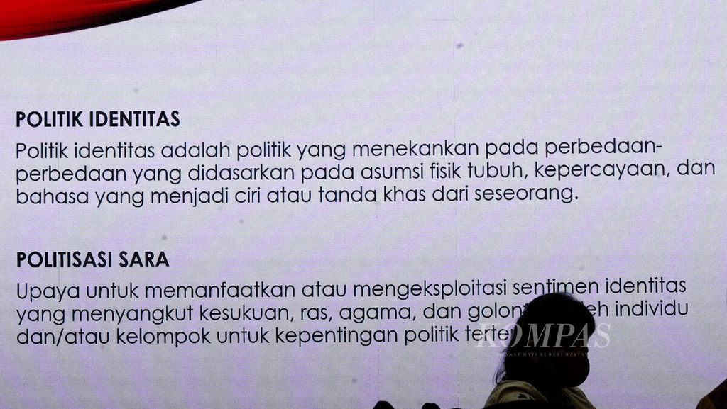 Tampilan layar saat acara diskusi Pencegahan Politisasi SARA Bersama Organisasi Lintas Iman di Grand Sahid Jaya, Jakarta, Sabtu (25/3/2023). 