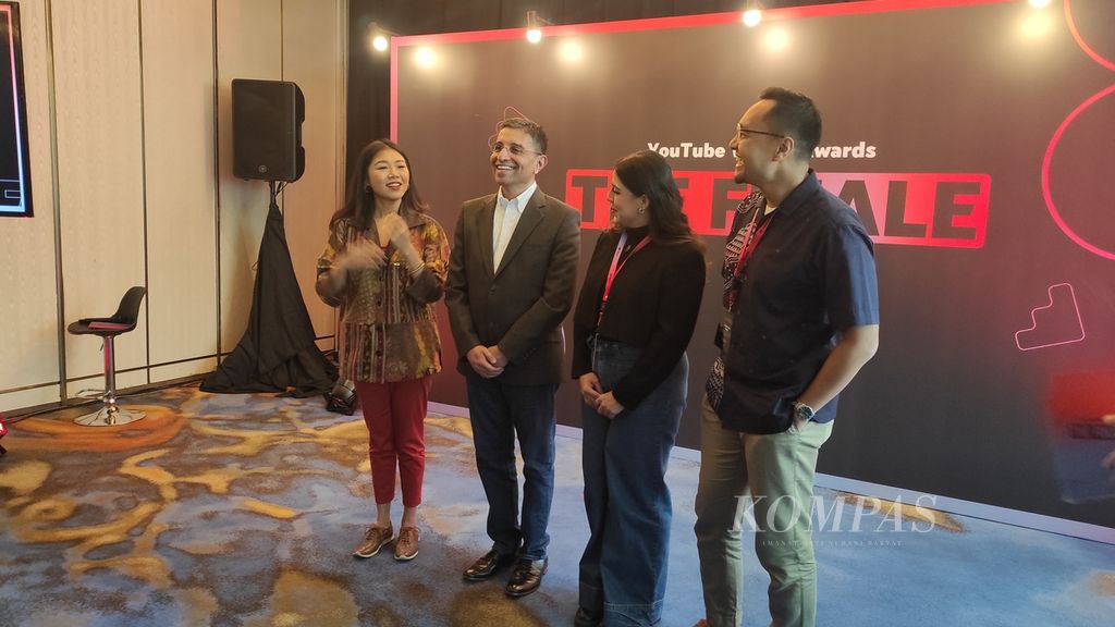 (Dari kiri ke kanan) Communications Manager Google Indonesia Felicia Wienathan, Direktur Regional YouTube Asia Pasifik Ajay Vidyasagar, kreator YouTube Nessie Judge, dan Co-Founder Ambilhati Sandru Emil, Kamis (12/10/2023), di Jakarta.