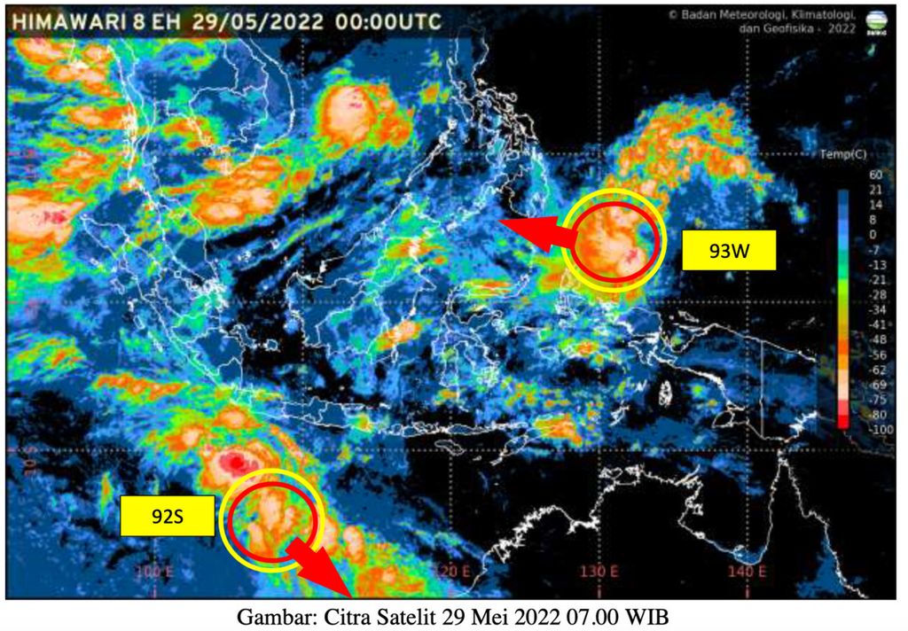  Two cyclone seeds, 92 S and 93 W were detected around Indonesian waters. This triggers an increase in the intensity of rain, strong winds, and high waves. Satellite Image May 29, 2022. Source: BMKG