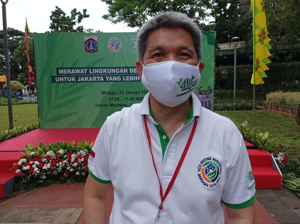 Paul Iskandar, pengurus Eco Enzyme Nusantara, ditemui di Taman Menteng, Jakarta Pusat, Minggu (23/1/2022).