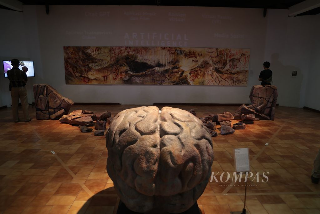 Seni instalasi ”Melipat Waktu” karya M Hady Santoso ditampilkan dalam pameran bertajuk Titimangsa di Bentara Budaya Jakarta, Kamis (9/11/2023). 
