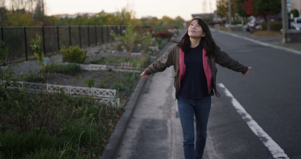 Foto yang dirilis Japan Media Services ini memperlihatkan salah satu adegan dalam film <i>The Ones Left Behind: The Plight of Single Mothers in Japan</i> yang disutradarai oleh Rionne McAvoy. 