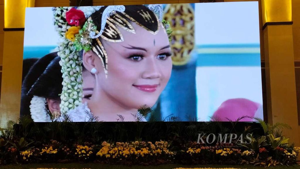 Erina Gudono sebelum menjalani akad nikah dengan Kaesang Pangarep di Pendopo Agung Royal Ambarrukmo, Kabupaten Sleman, Daerah Istimewa Yogyakarta, Sabtu (10/12/2022) siang.