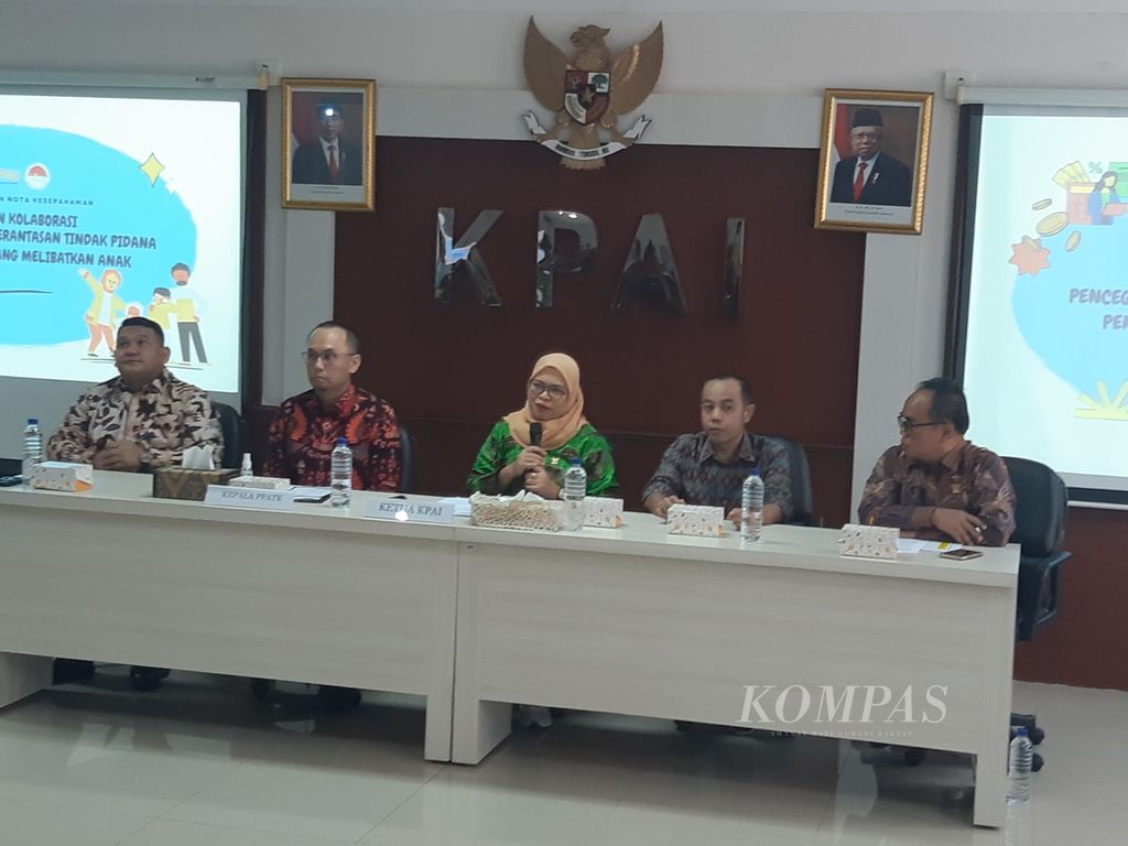 Komisi Perlindungan Anak Indonesia dan Pusat Pelaporan dan Analisis Transaksi Keuangan menandatangani nota kesepahaman kolaborasi antarlembaga tentang pencegahan dan pemberantasan tindak pidana pencucian uang yang melibatkan anak, Jumat (26/7/2024). 