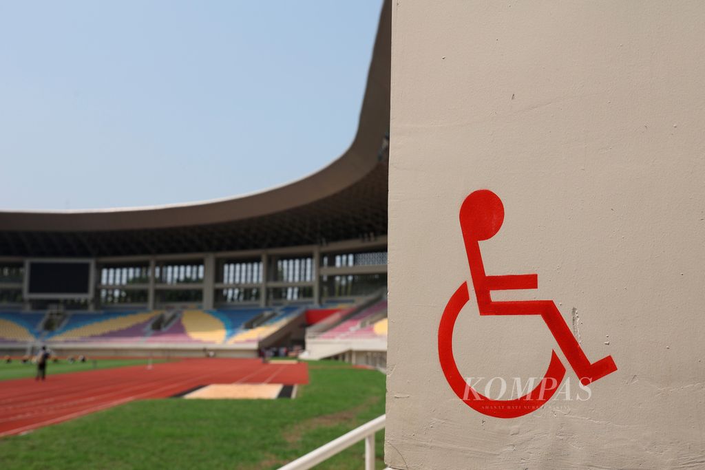 Akses khusus bagi penonton disabilitas menjadi bagian dari fasilitas yang disiapkan untuk penyelenggaraan Piala Dunia U-20 di Stadion Manahan, Kota Surakarta, Jawa Tengah, Senin (20/3/2023). 