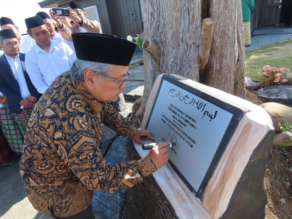 The Indonesian Ambassador to Tokyo Heri Akhmadi inaugurated the At-Taqwa Islamic Boarding School in Koga, Japan, on Friday (3/5/2024).