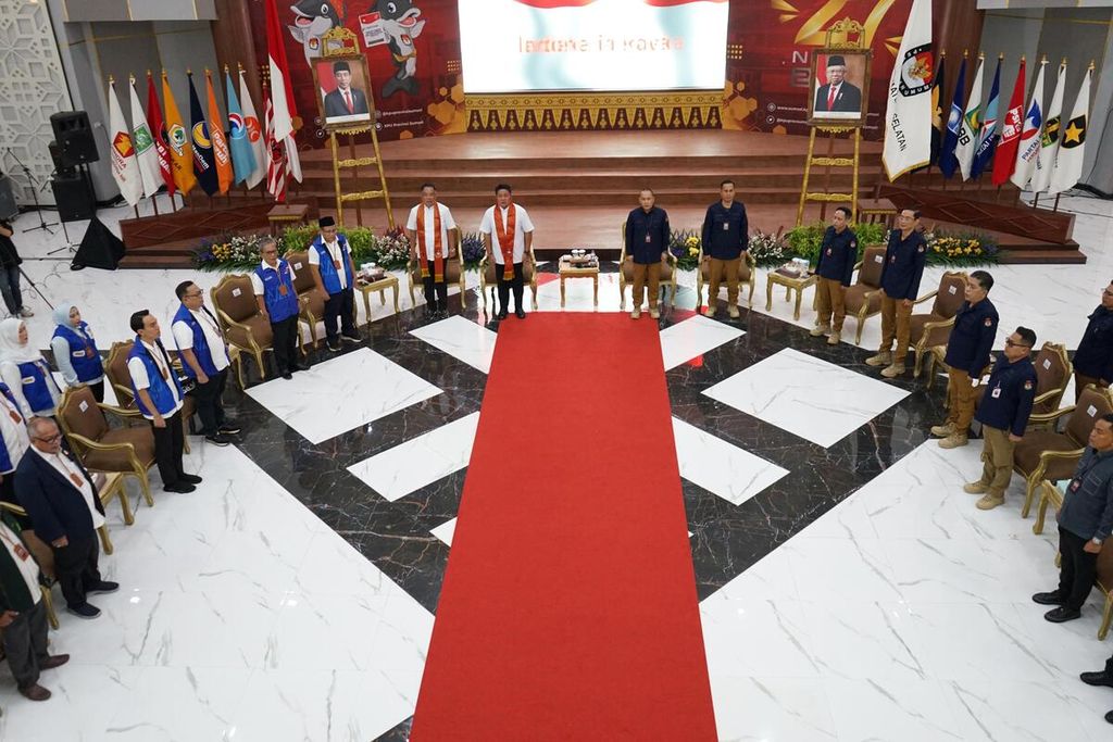 Pasangan Herman Deru-Cik Ujang menjadi pasangan pertama yang mendaftar sebagai bakal calon gubernur-wakil gubernur Sumsel di Kantor KPU Sumsel, Palembang, Selasa (27/8/2024).