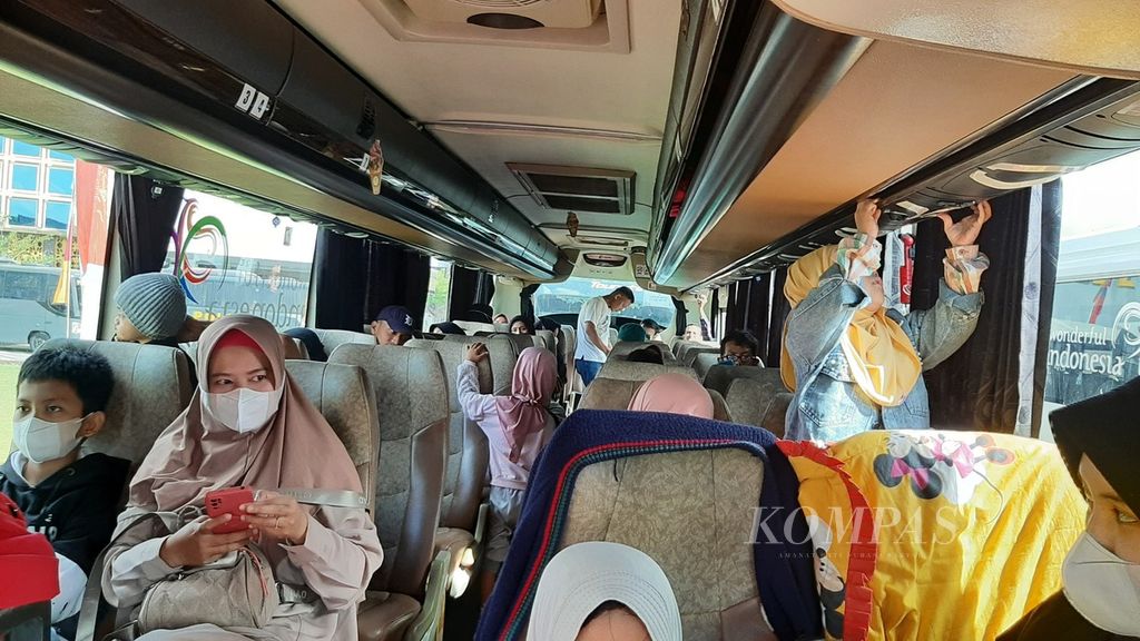 Warga mengikuti mudik gratis yang diselenggarakan kolaborasi instansi Pemerintah Provinsi Kalimantan Barat dan swasta, Rabu (19/4/2023).