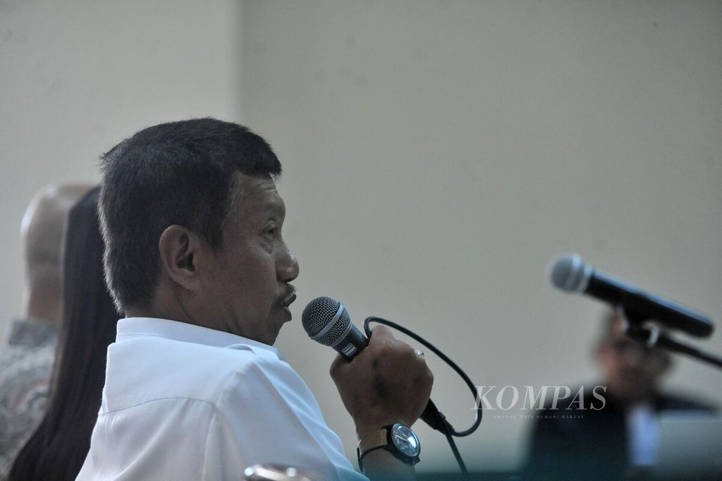 Wali Kota Yogyakarta Haryadi Suyuti menjadi saksi dalam sidang tindak pidana korupsi proyek saluran air hujan di Kota Yogyakarta di Pengadilan Tipikor Yogyakarta, Rabu (26/2/2020). 