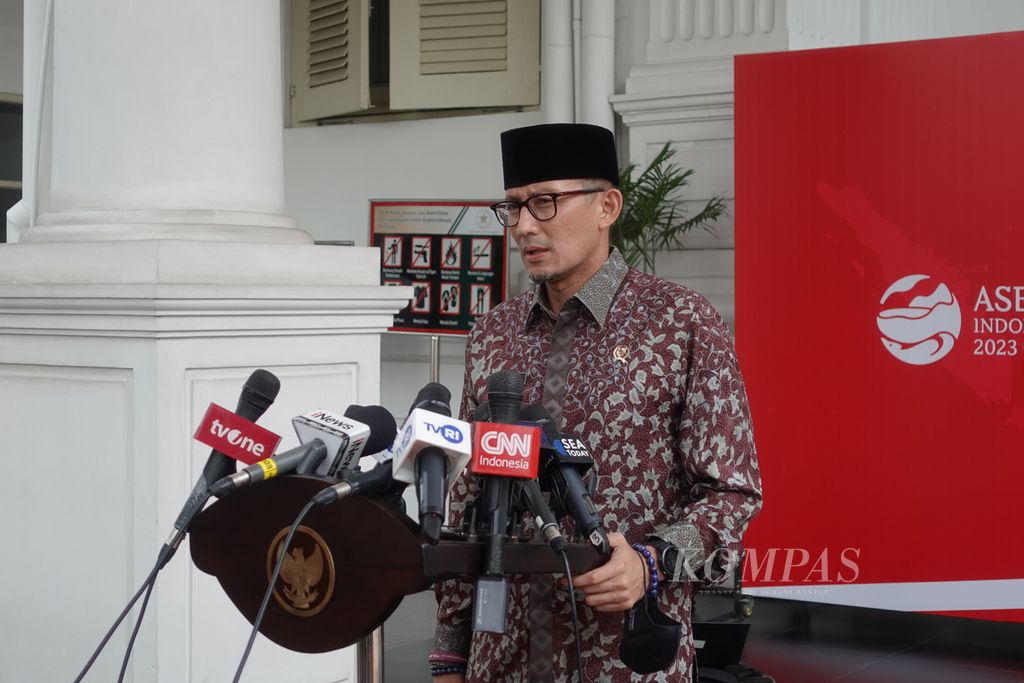 Menteri Pariwisata dan Ekonomi Kreatif Sandiaga Uno saat memberikan keterangan pers di Kompleks Istana Kepresidenan, Jakarta, Kamis (13/7/2023).