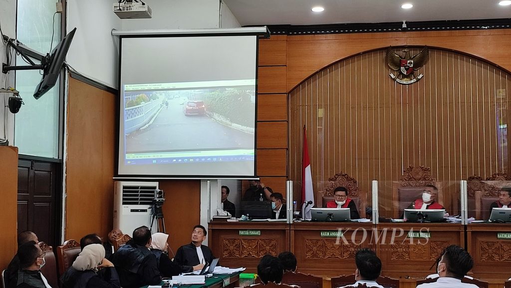 Suasana sidang pembunuhan berencana Nofriansyah Yosua Hutabarat dengan agenda pemeriksaan saksi terhadap terdakwa Ferdy Sambo dan Putri Candrawathi, di Pengadilan Negeri Jakarta Selatan, Selasa (29/11/2022). 