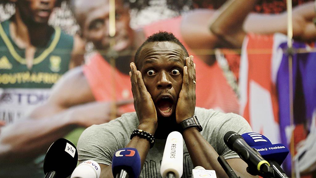 Ekspresi sprinter Jamaika, Usain Bolt, memberikan pernyataan pers  jelang penyelenggaraan ajang Golden Spike Athletic di Ostrava, Ceko, Senin. Bolt akan berlomba di nomor 100 meter dalam kejuaraan itu pada Rabu (28/6). 