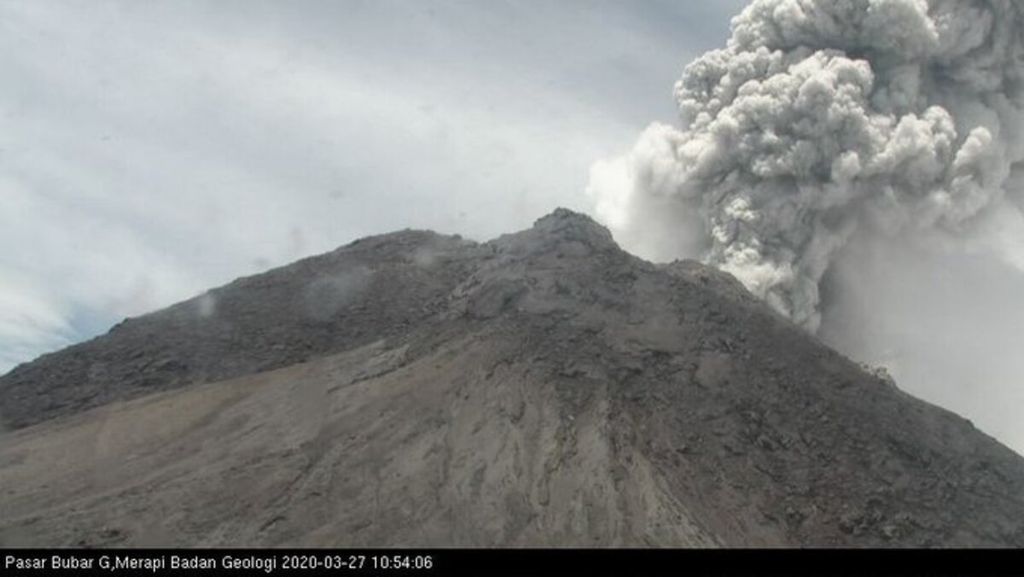 Ilustrasi erupsi gunung api. 