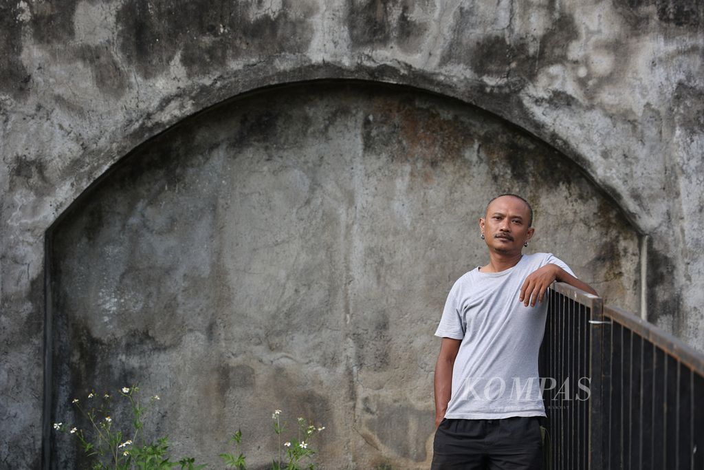 Tatuk Marbudi, pegiat skena kreatif di Solo, Jawa Tengah.