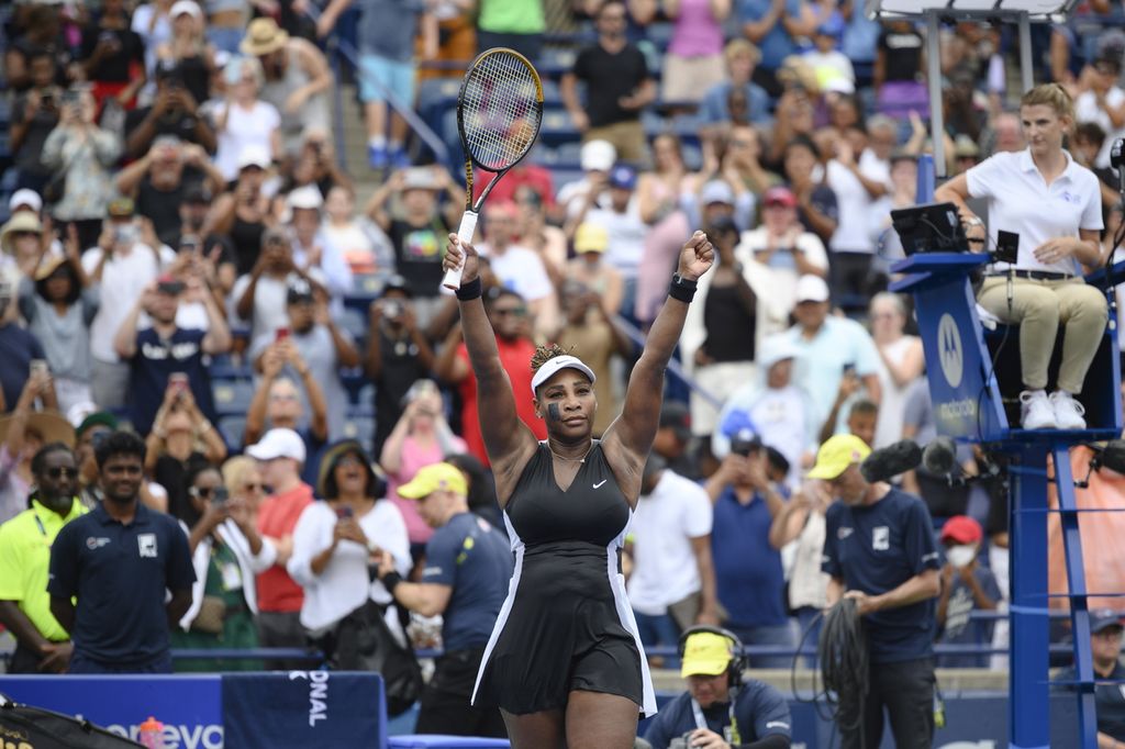 American tennis player Serena Williams celebrates her victory over Nuria Parrizas-Diaz (Spain) in the first round of the WTA 1000 Canada Open 2022 tournament in Toronto, Canada, Tuesday (9/8/2022) early morning WIB.  Serena won, 6-3, 6-4. 