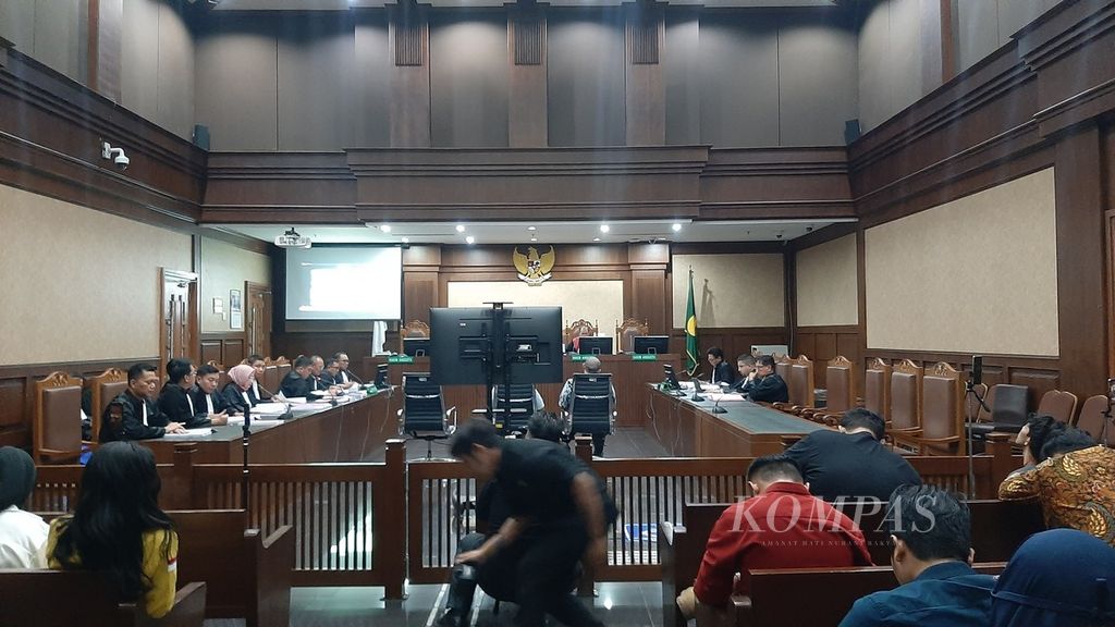 Suasana sidang pembacaan dakwaan terhadap ketiga terdakwa perkara dugaan korupsi pengelolaan timah pada wilayah izin usaha pertambangan PT Timah 2015-2022 di Pengadilan Tindak Pidana Korupsi Jakarta, Rabu (31/7/2024).