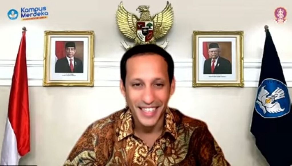 Tangkapan layar dari tayangan Menteri Pendidikan, Kebudayaan, Riset, dan Teknologi Nadiem Anwar Makarim memberikan sambutan dalam Dies Natalis XIX ISI Denpasar dan wisuda XXVIII ISI Denpasar, Kamis (28/7/2022), serta membuka Bali Padma Bhuwana 2022, yaitu festival internasional yang diselenggarakan ISI Denpasar.