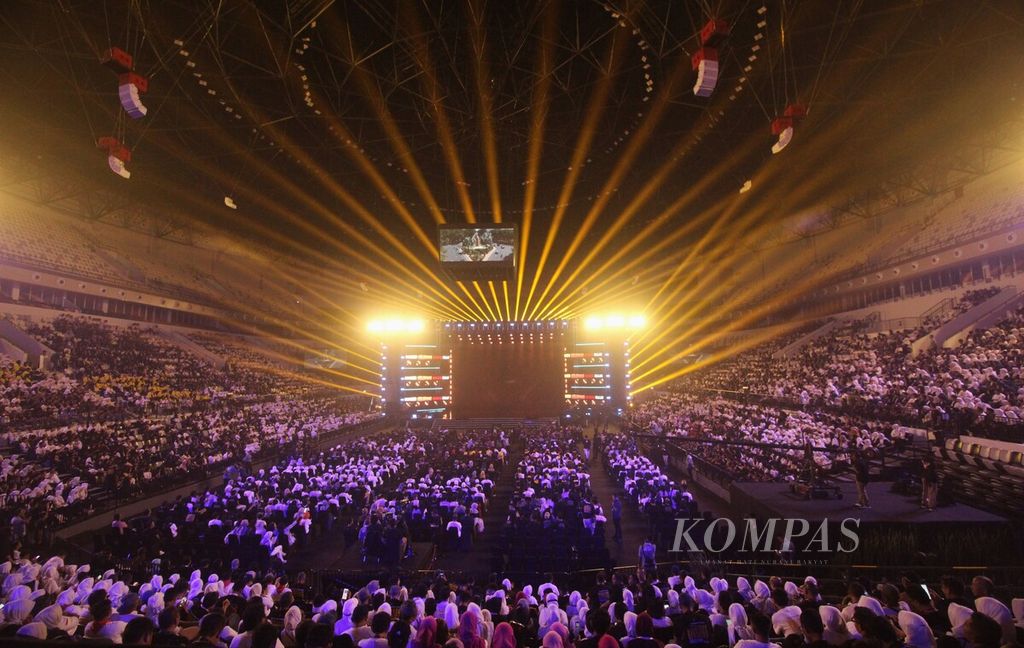 Ribuan siswa, mahasiswa, guru, dosen, dan pegiat literasi dari sejumlah daerah menghadiri perayaan Hari Pendidikan Nasional, Jumat (3/5/2024), di Indonesia Arena, Jakarta. 