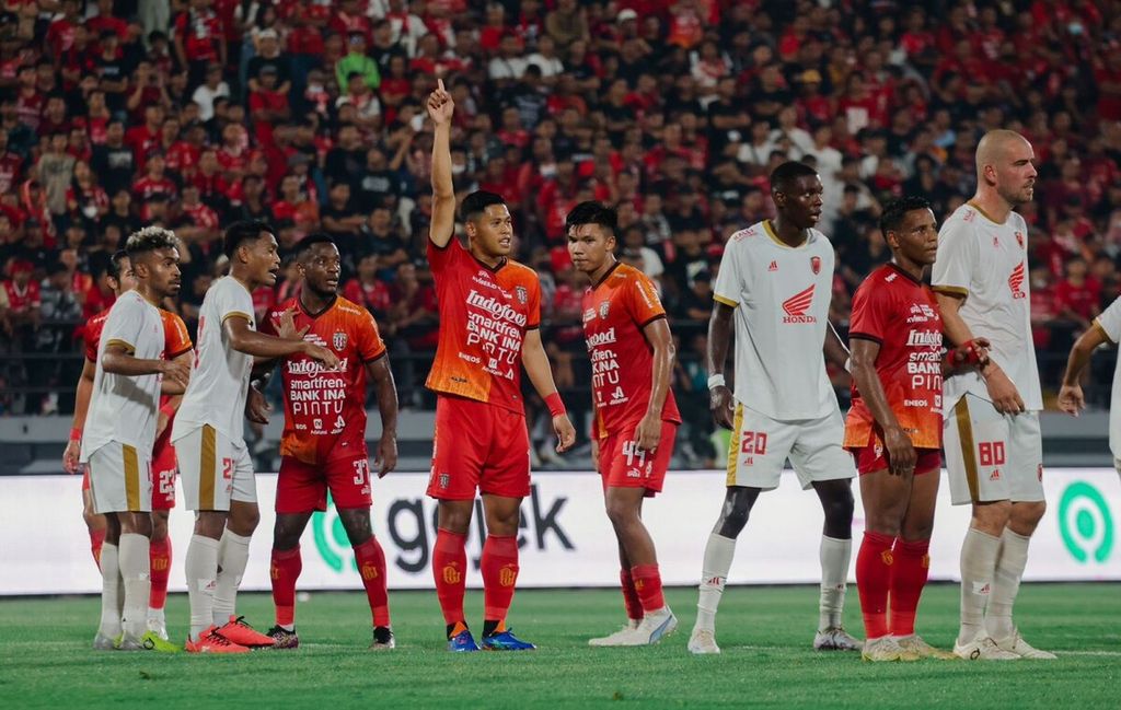 Dokumentasi Bali United menampilkan suasana dalam laga putaran pertama babak kualifikasi (<i>play-off</i>) Liga Champions Asia 2023 antara Bali United melawan PSM Makassar di Stadion Kapten I Wayan Dipta, Gianyar, Bali, Selasa (6/6/2023). 