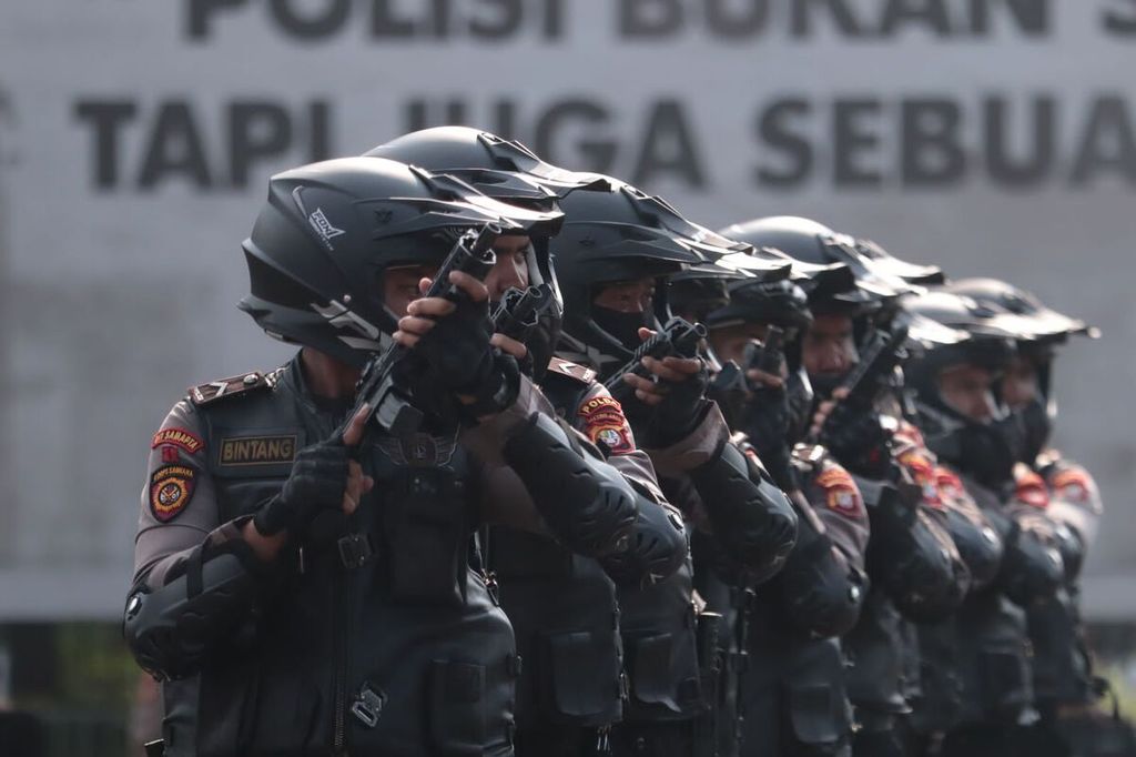 Tim Patroli Perintis Presisi melakukan demo kegiatan patroli dalam peluncuran Tim Patroli Perintis Presisi di seluruh Polda Indonesia, di Polda Metro Jaya, Jakarta, Rabu (14/6/2023).
