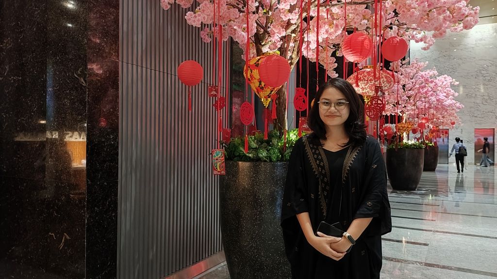 Rachel Elisabeth Hosana (30), karyawati sebuah bank swasta di Jakarta, penerima Beasiswa Bidik Misi di Universitas Indonesia. Beasiswa Bidik Misi ini telah membantu biaya pendidikan Rachel selama kuliah.