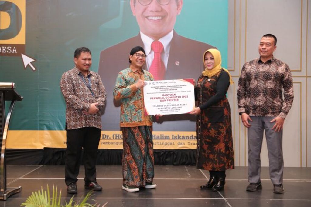 Menteri Desa, PDT, dan Transmigrasi A Halim Iskandar