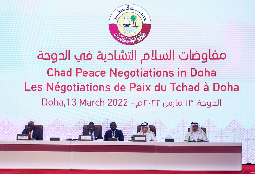 Para peserta perundingan bersiap memulai pertemuan Negosiasi Perdamaian Chad di Doha, Qatar, Minggu (13/3/2022). 