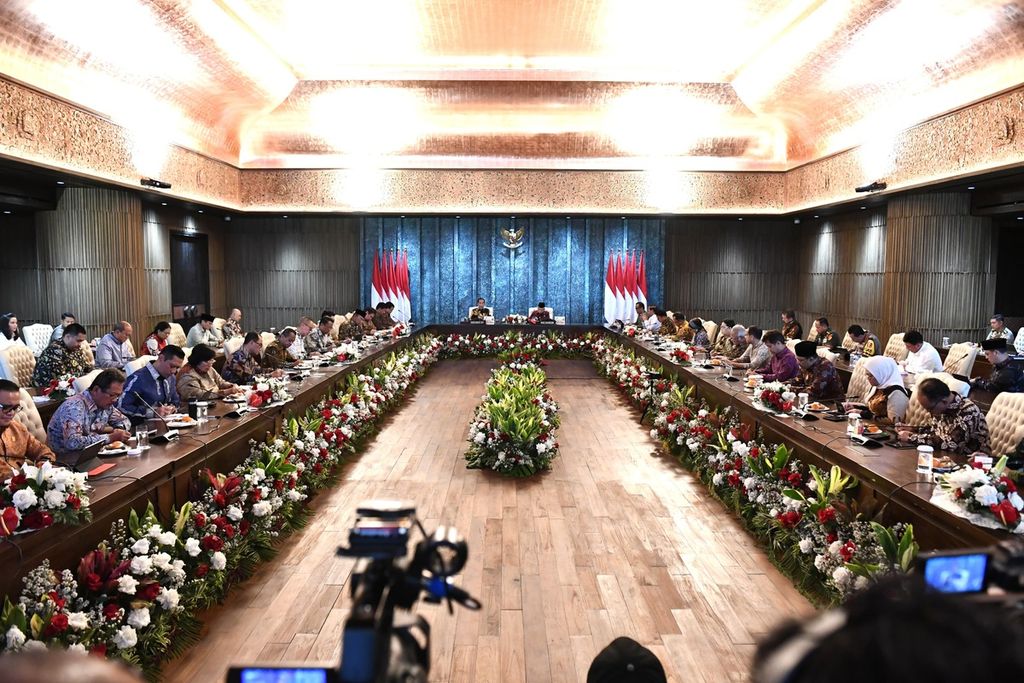 Suasana sidang kabinet paripurna yang digelar di Istana Garuda, Ibu Kota Nusantara, Jumat (13/9/2024).