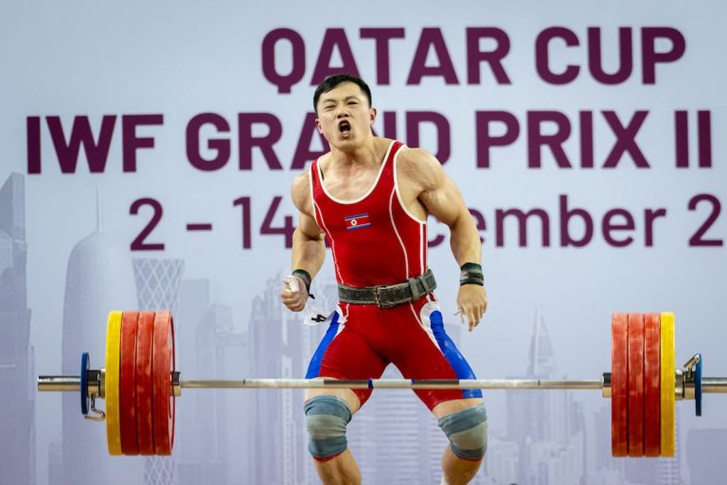 Lifter Korea Utara, Ri Chong Song, memborong tiga medali emas kelas 81 kilogram putra di IWF Grand Prix II, di Doha, Qatar, Sabtu (9/12/2023) malam.