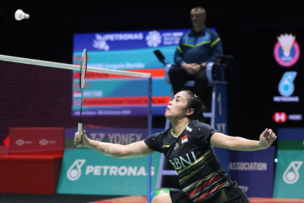 Gregoria Mariska Tunjung kalah dari tunggal putri peringkat kedua dunia, Chen Yu Fei (China), pada perempat final Malaysia Terbuka. Pada laga di Axiata Arena, Kuala Lumpur, Jumat (12/1/2024), Gregoria kalah dengan skor 13-21, 17-21.