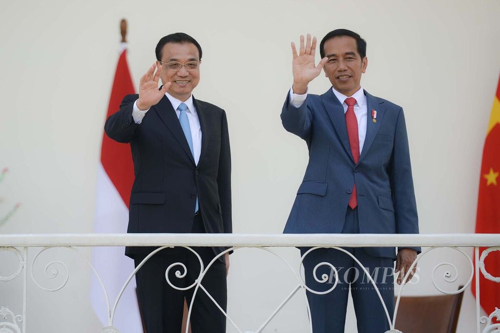 Presiden Joko Widodo menyambut Perdana Menteri China Li Keqiang di Istana Kepresidenan Bogor, Jawa Barat, Senin (7/5/2018).
