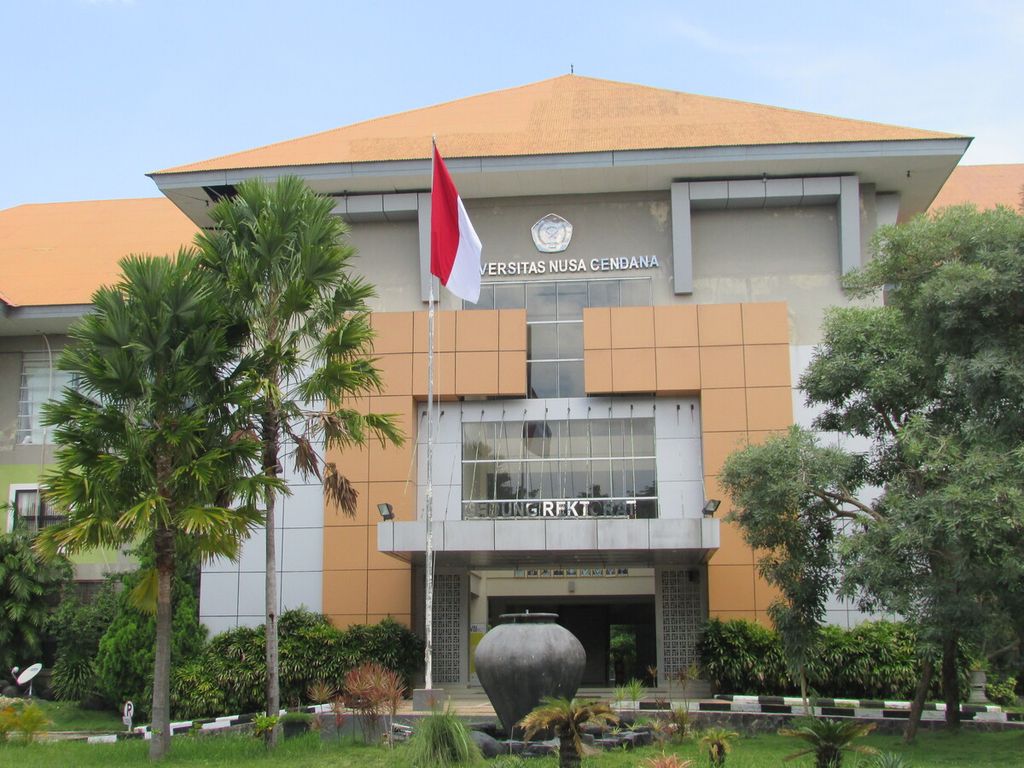 Gedung Rektorat Universitas Nusa Cendana Kupang, Selasa (15/6/2021). Undana lebih diminati calon mahasiswa dari jurusan sosial dan humaniora. 