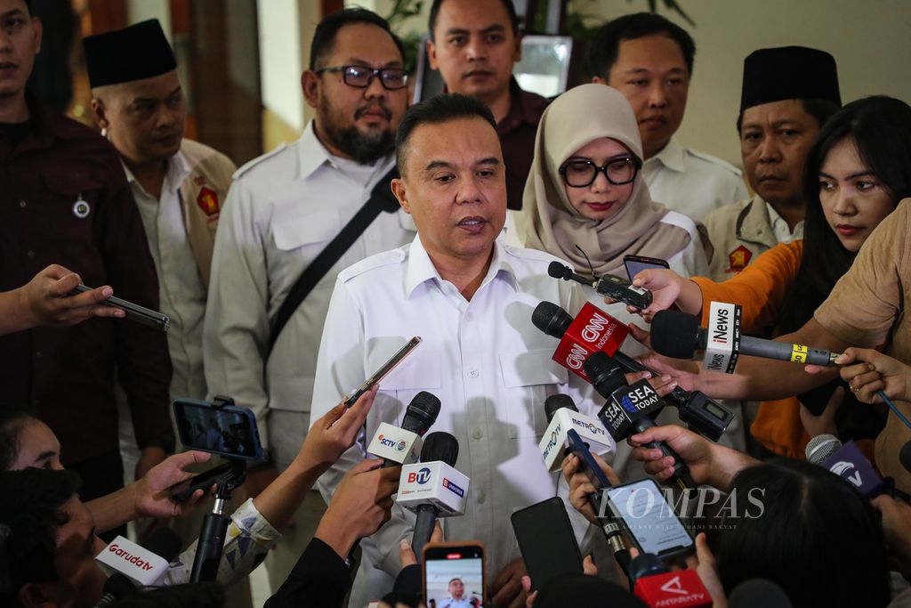 Ketua Harian DPP Partai Gerindra Sufmi Dasco Ahmad menyampaikan keterangan pers di Jakarta, 23 Oktober 2023. 