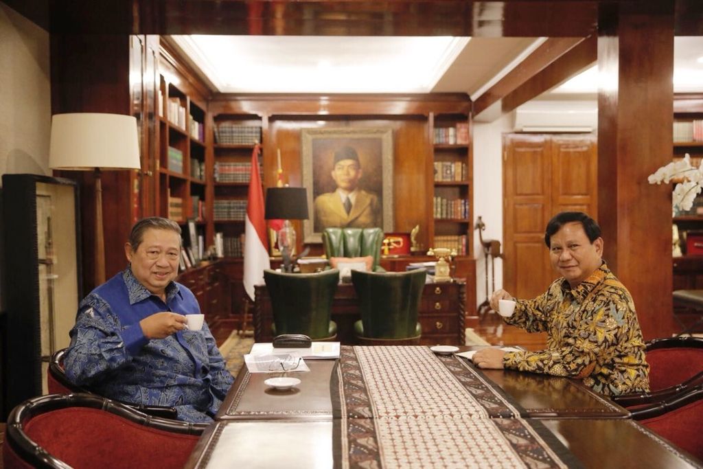 The visit of the General Chairman of the Democratic Party, Susilo Bambang Yudhoyono, to the residence of the General Chairman of the Democratic Party, Prabowo Subianto, in Jakarta on Monday (30/07/2018).