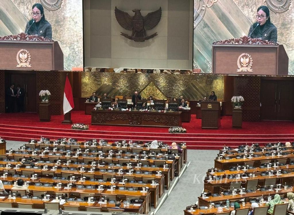 Rapat Paripurna DPR mendengarkan pendapat akhir presiden atas RUU KIA pada Fase Seribu Hari Pertama Kehidupan yang disampaikan Menteri Pemberdayaan Perempuan dan Perlindungan Anak I Gusti Ayu Bintang Darmawati sebelum pengambilan keputusan di tingkat II.