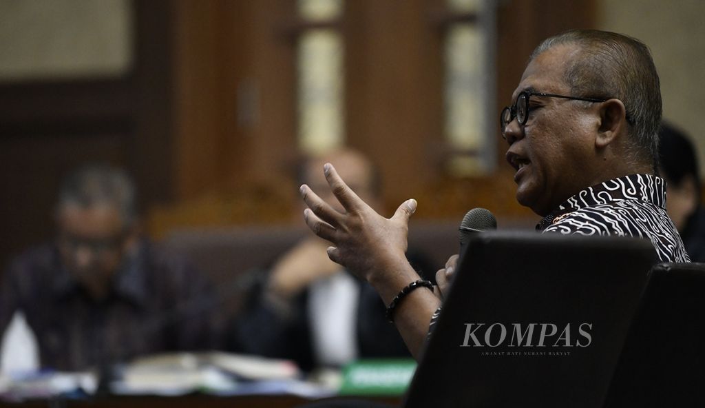 Saksi ahli hukum pidana Universitas Trisakti, Abdul Fickar Hadjar, di Pengadilan Tindak Pidana Korupsi (Tipikor), Jakarta, Senin (26/8/2019). 