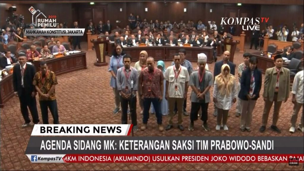Tim Hukum Prabowo Subianto-Sandiaga Uno menghadirkan saksi dalam persidangan sengketa Pilpres 2019 di Gedung Mahkamah Konstitusi, Jakarta (19/6/2019).