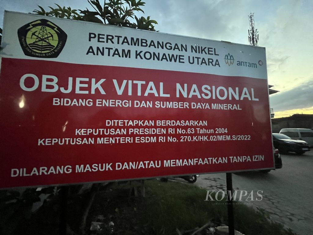 Kantor PT Antam UPBN Konawe Utara digeledah pihak Kejaksaan Tinggi (Kejati) Sulawesi Tenggara, di Kendari, Senin (5/6/2023). Hal ini terkait kasus korupsi pertambangan yang saat ini sedang dalam penyelidikan.