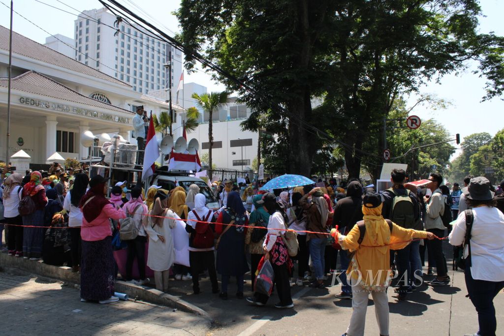 Unjuk rasa di bandung menuntut DPR segera mengesahkan RUU PKS 