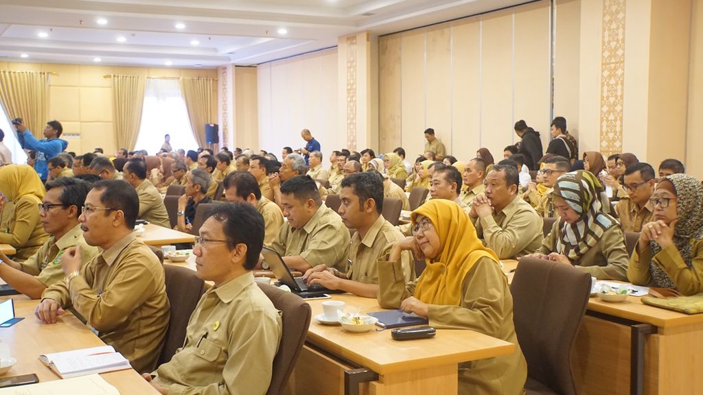 Para aparatur sipil negara yang menghadiri rapat penilaian Akuntabilitas Kinerja Instansi Pemerintah Daerah Istimewa Yogyakarta, di Kepatihan, Yogyakarta, Senin (4/11/2019).