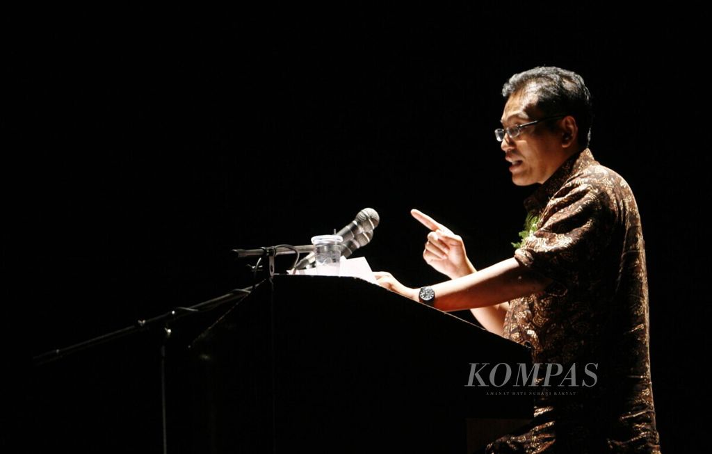 Ulil Abshar Abdalla menyampaikan pidato kebudayaan mengenai sejumlah refleksi tentang kehidupan sosial keagamaan di Graha Bhakti Budaya, Taman Ismail Marzuki, Jakarta, Selasa (2/3/2010).