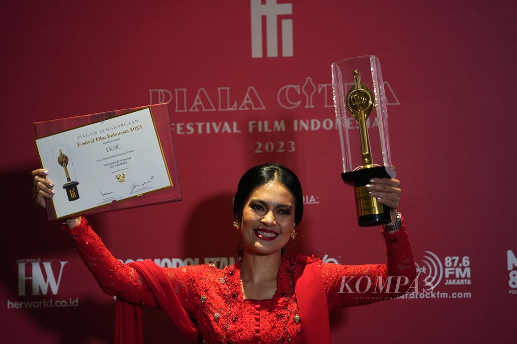 Film <i>Eksil</i> karya sutradara Lola Amaria meraih Piala Citra Festival Film Indonesia 2023 kategori Film Dokumenter Panjang Terbaik di Ciputra Artpreneur, Jakarta Selatan, Selasa (14/11/2023). 