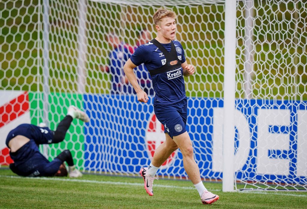 Striker Denmark, Rasmus Hojlund, saat sesi latihan jelang Piala Eropa 2024 di Freudenstadt, Jerman, Selasa (11/6/2024). Denmark akan melawan Slovenia pada laga Grup C, Minggu (16/6/2024).